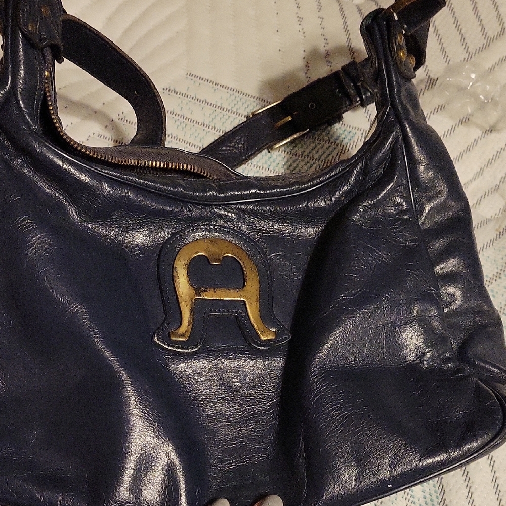 Vintage Navy ETIENNE AIGNIER shoulder bag.